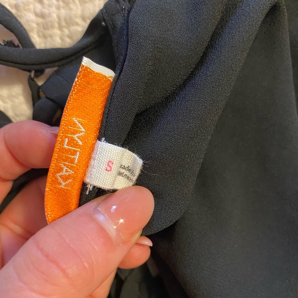 Black flowy tank- open back - Picture 4 of 4